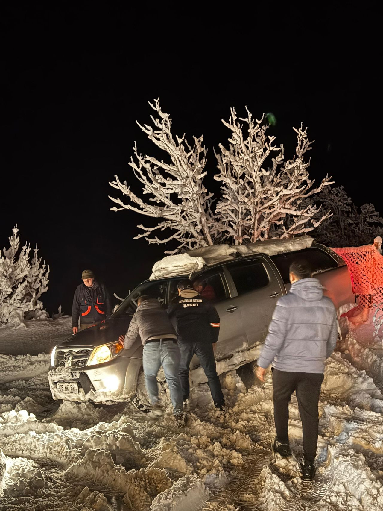 Artvin’de Hasta Taşıyan Köy Servisi Kara Saplandı: Ekipler Kurtardı - Sayfa 6