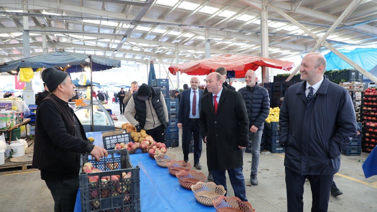 Başkan Ata ve Kaymakam Balcı pazaryerini ziyaret etti