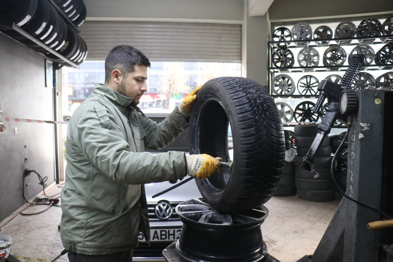 Kış Lastiği Mesaisi Başladı: Araç Sahipleri Lastikçilerin Yolunu Tutuyor - Sayfa 5