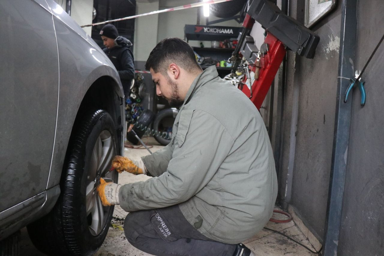 Kış Lastiği Mesaisi Başladı: Araç Sahipleri Lastikçilerin Yolunu Tutuyor - Sayfa 7