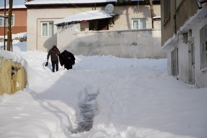 Bayburt Bayburt Olalı Böyle Kar Görmedi: Kuşlar Dondu Otoparkın Çatısı Çöktü Buz Sarkıtları Oluştu! - Sayfa 4