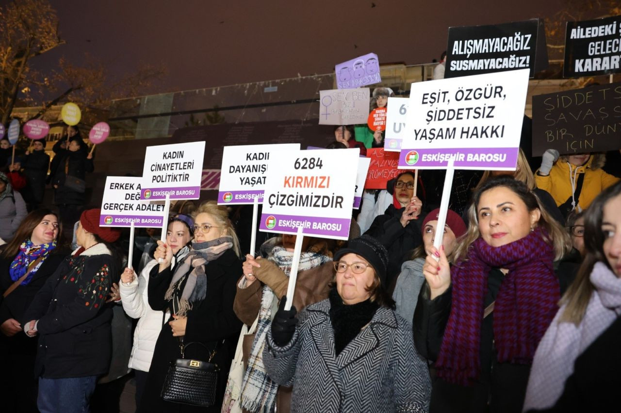 Eskişehir'de 'Kadına yönelik şiddet kabul edilemez!' sloganları yükseldi' - Sayfa 1