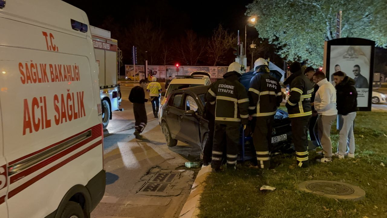 Edirne'de Otomobil Refüje Çıktı: 1 Yaralı - Sayfa 1