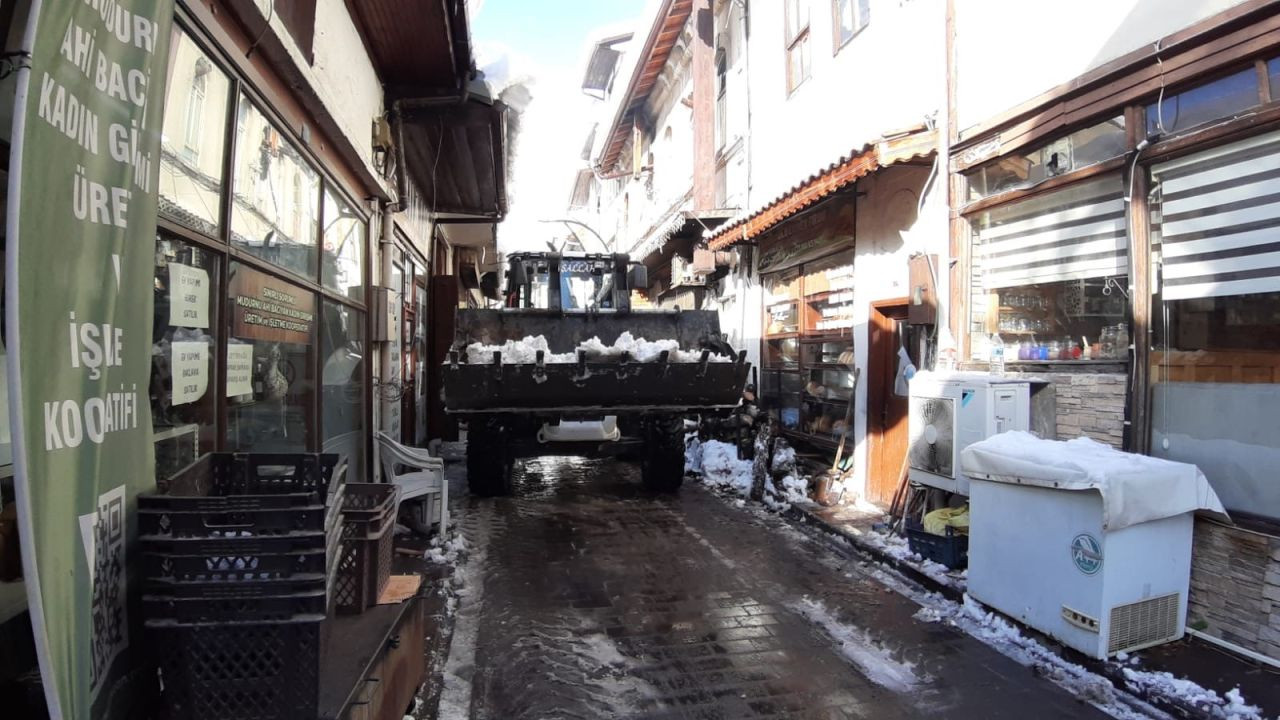 Kar kalınlığı 40 santimetre olmuştu, ilçede temizlik başladı - Sayfa 3