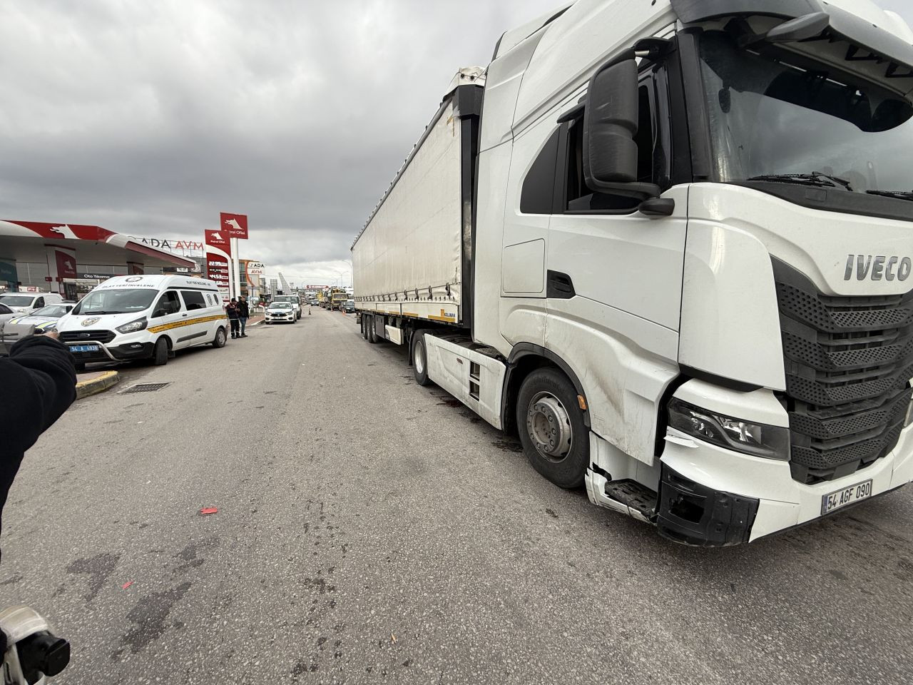 Sakarya’da Tırın Altında Kalan Kadın Hayatını Kaybetti - Sayfa 4