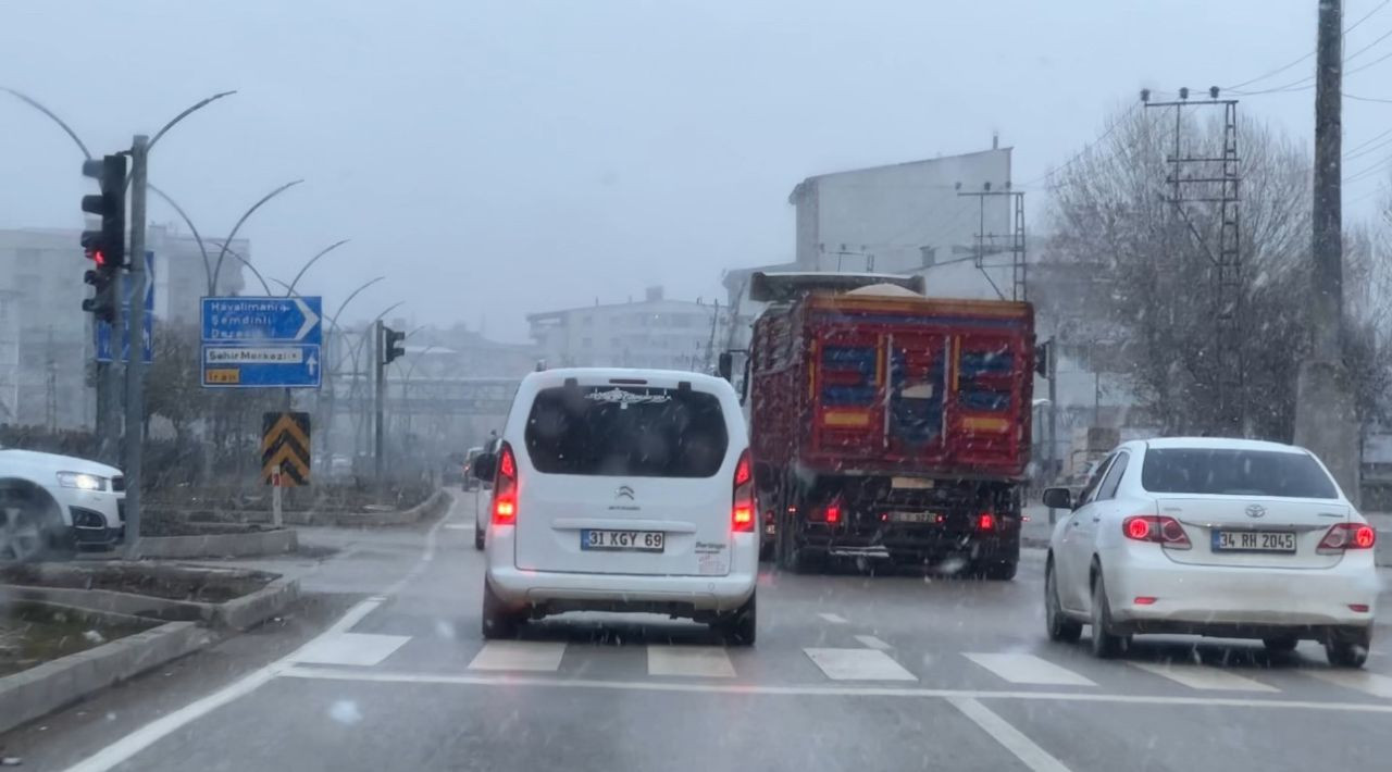 Yüksekova’da Lapa Lapa Kar Yağışı Hayatı Zorlaştırdı - Sayfa 4