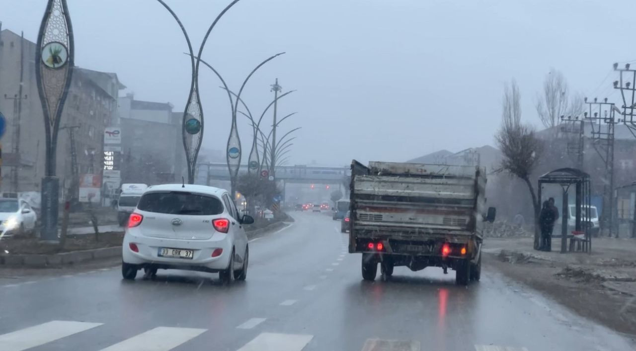 Yüksekova’da Lapa Lapa Kar Yağışı Hayatı Zorlaştırdı - Sayfa 5