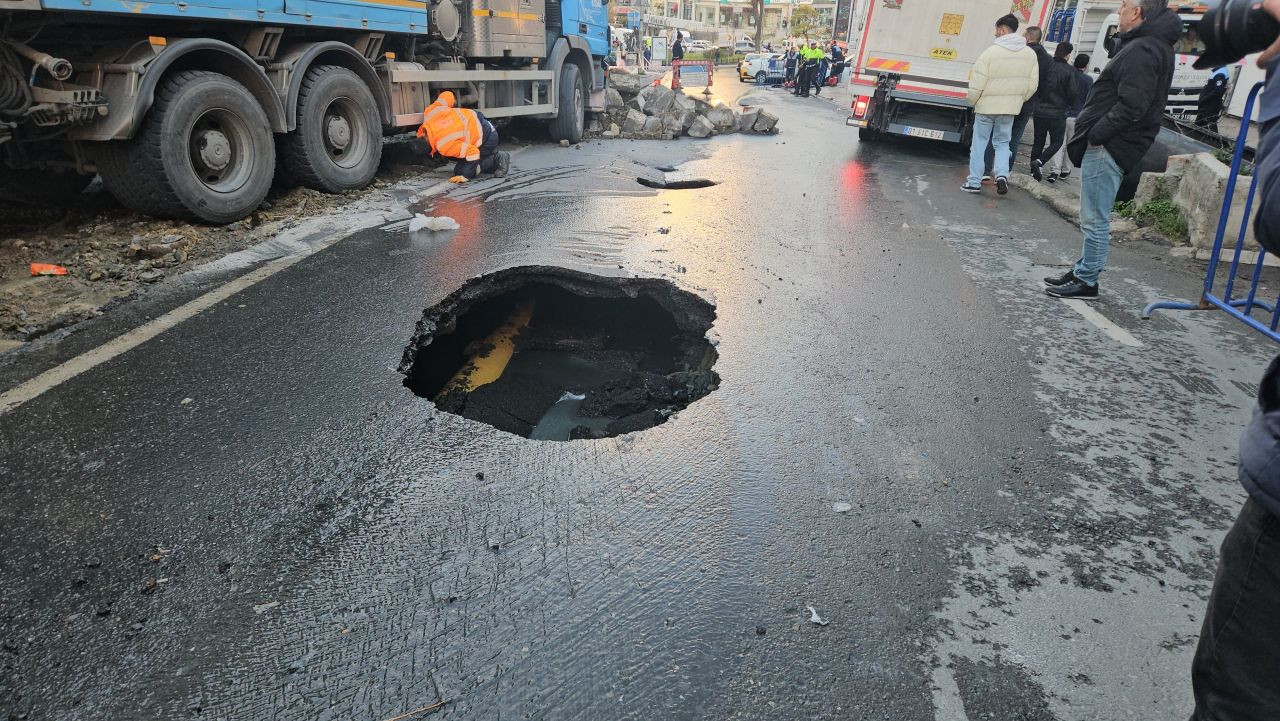 Güngören’de Çöken Yola Düşen Kamyonlar Kurtarıldı - Sayfa 3