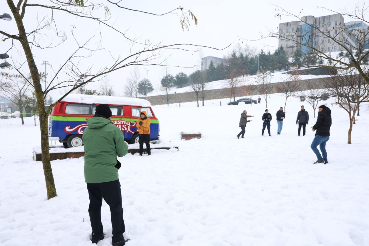 Düzce Üniversitesi Rektörü, Öğrencilerle Kartopu Oynadı - Sayfa 2