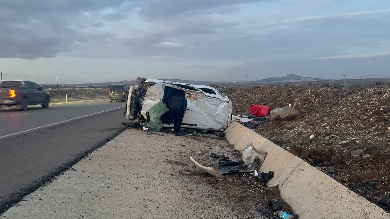 Kilis’te Takla Atan Otomobilde Can Pazarı: 5 Yaralı - Sayfa 1