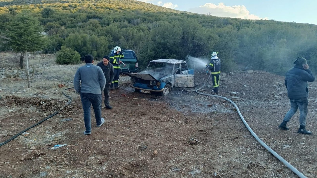 Denizli’de Seyir Halindeki Araç Alev Alev Yandı