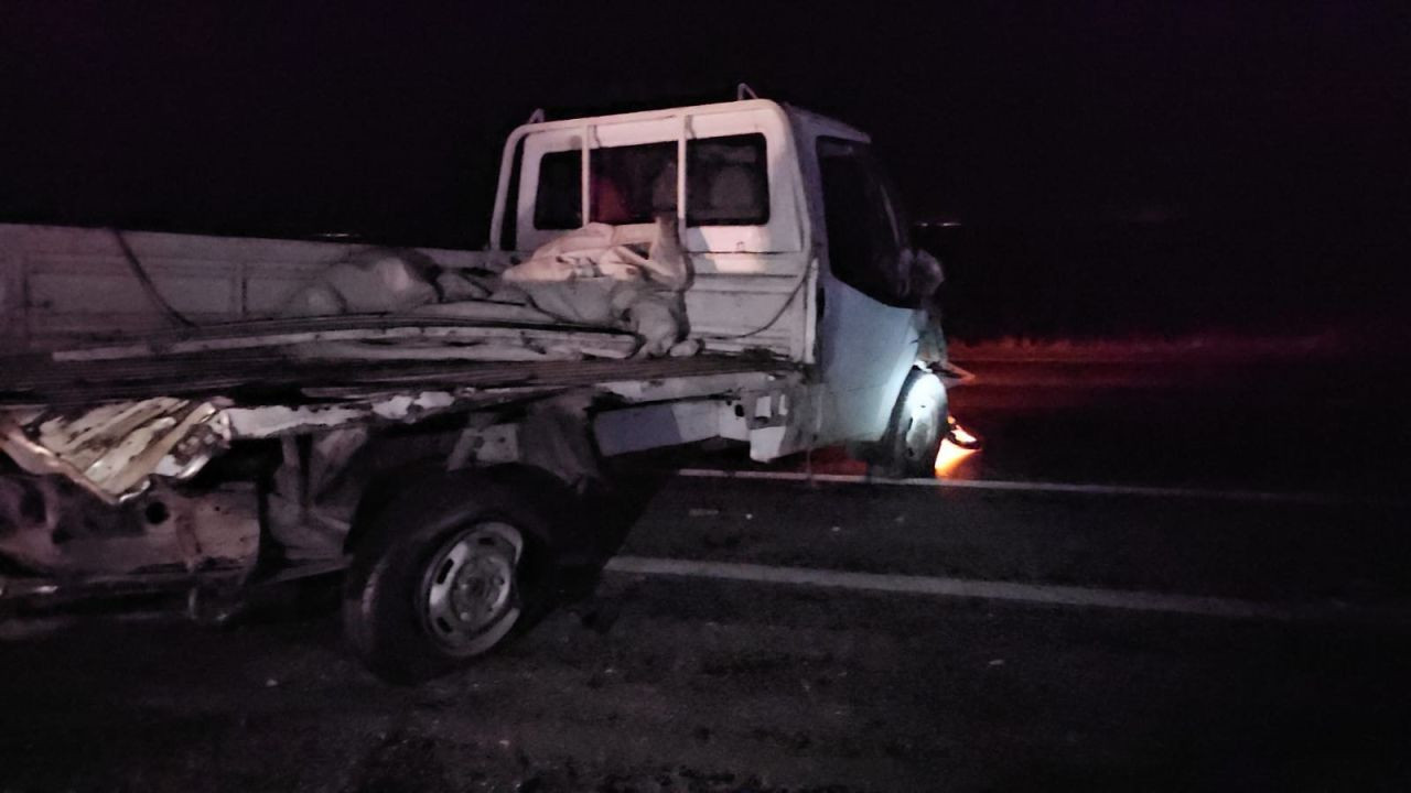 Buzlanma Felaketi: Kamyonet ile Tır Çarpıştı, Maddi Hasar Oluştu - Sayfa 6