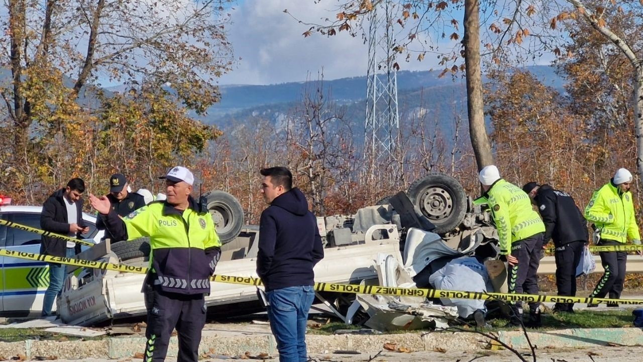 Takla Atan Kamyonette 2 Kişi Hayatını Kaybetti!