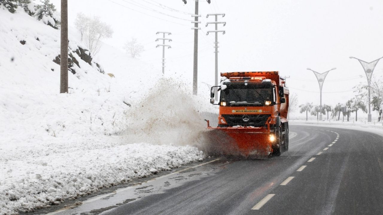 Bitlis'te 78 köy yolu ulaşıma açıldı