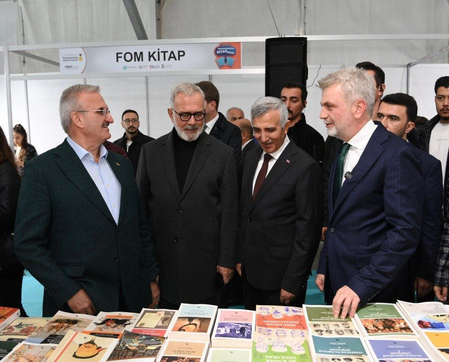 Depremzede şehir Kahramanmaraş’ta kitap fuarına yoğun ilgi - Sayfa 10