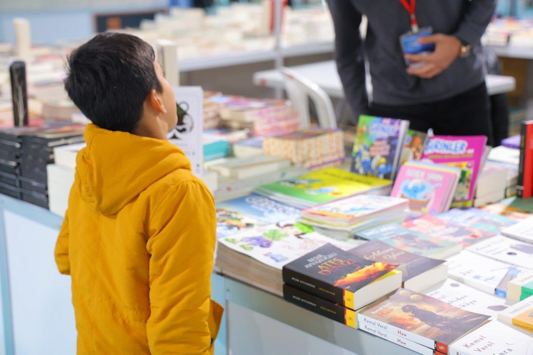 Depremzede şehir Kahramanmaraş’ta kitap fuarına yoğun ilgi - Sayfa 1