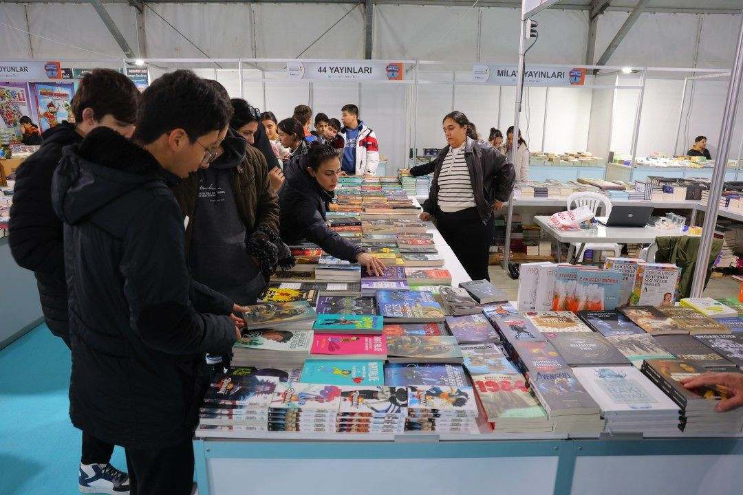 Depremzede şehir Kahramanmaraş’ta kitap fuarına yoğun ilgi - Sayfa 11