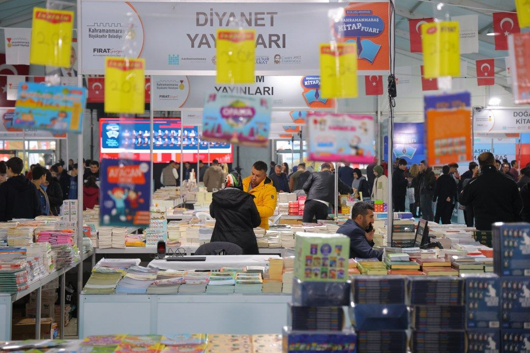 Depremzede şehir Kahramanmaraş’ta kitap fuarına yoğun ilgi - Sayfa 12