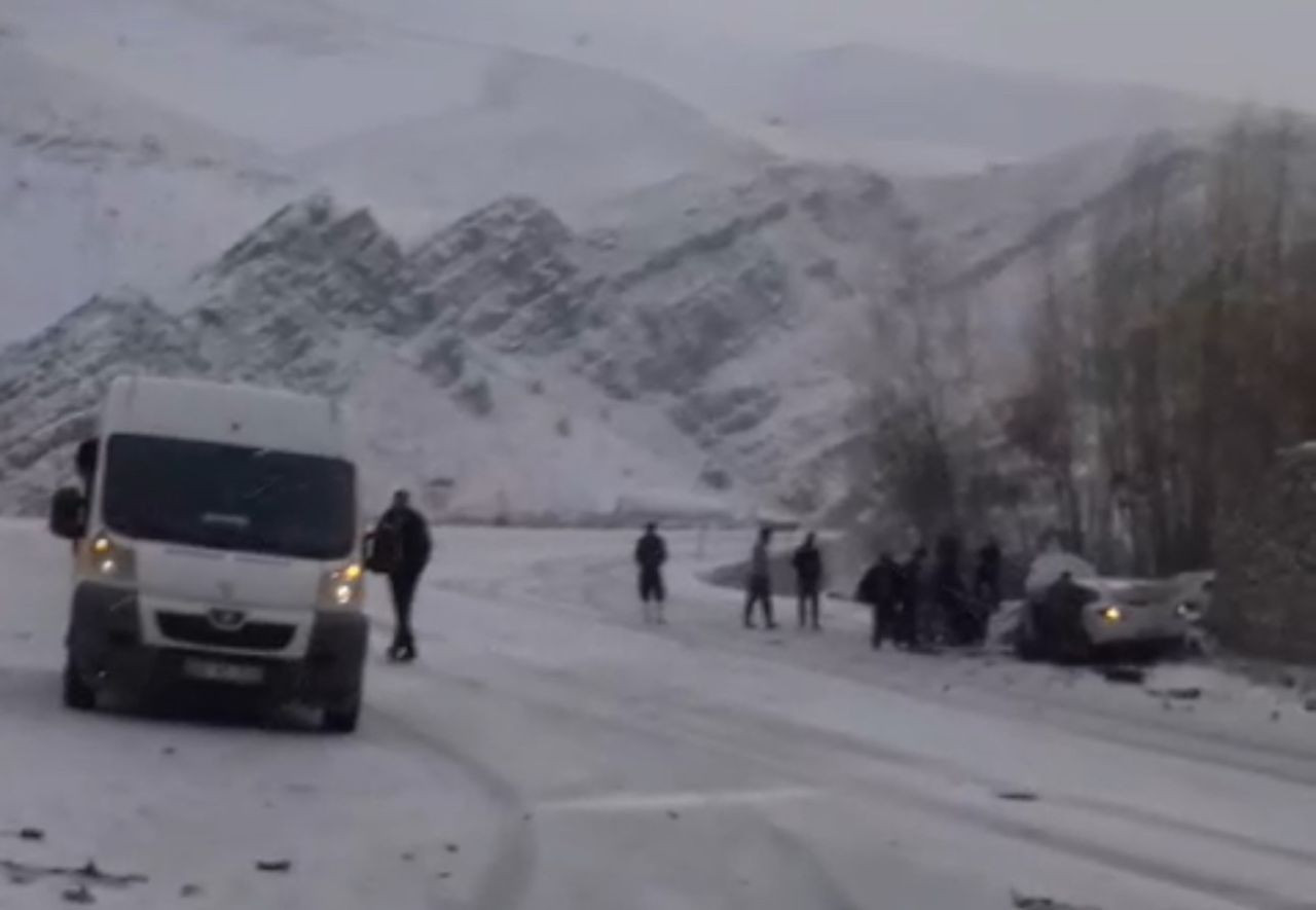 Kar Yağışı Nedeniyle Yüksekova’da Kafa Kafaya Çarpışma: 4 Yaralı! - Sayfa 3