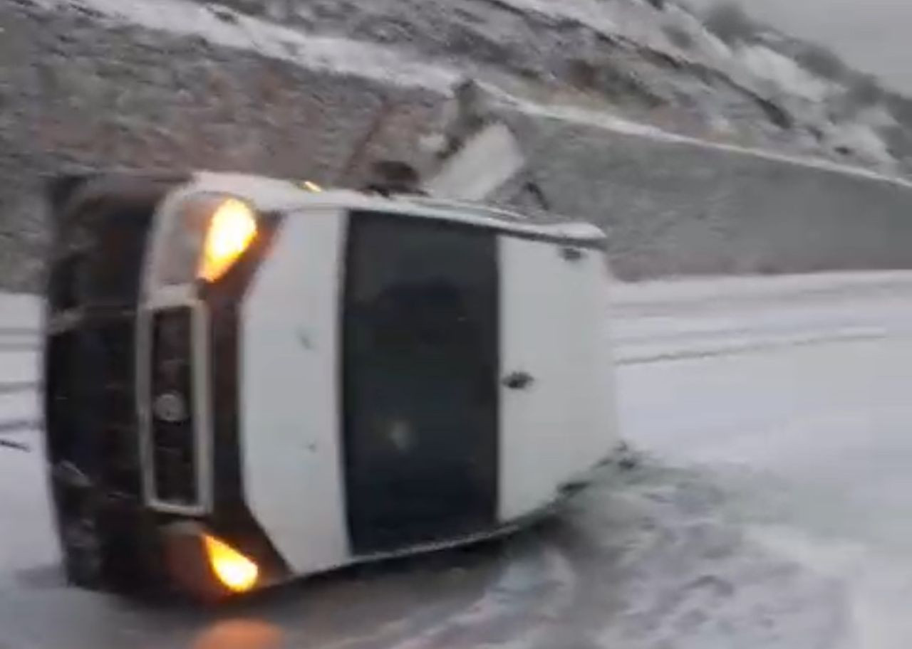 Kar Yağışı Nedeniyle Yüksekova’da Kafa Kafaya Çarpışma: 4 Yaralı! - Sayfa 4