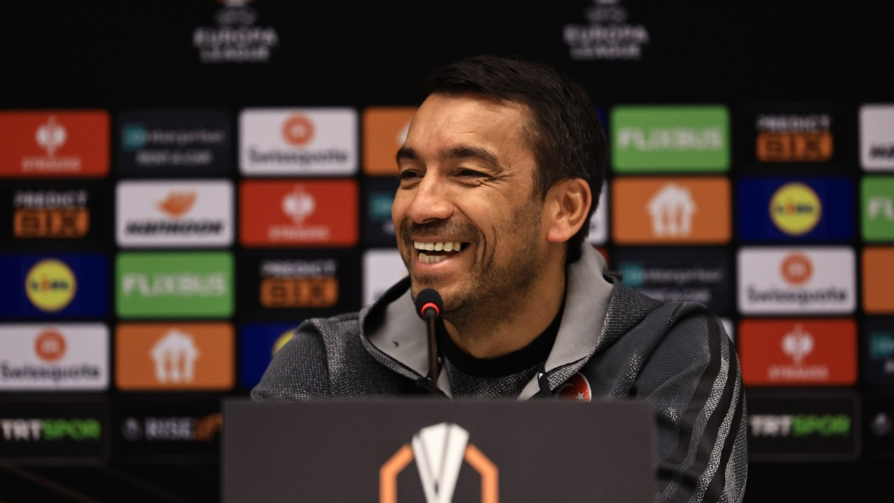 Bronckhorst: "Maccabi Tel-Aviv Karşısında Galip Gelmek İçin Hazırız"