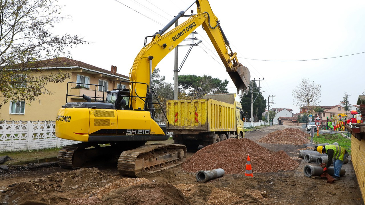 Söğütlü'nün Dev Altyapı Projesinde Hızlı İlerleme: 2 Cadde Trafiğe Kapandı