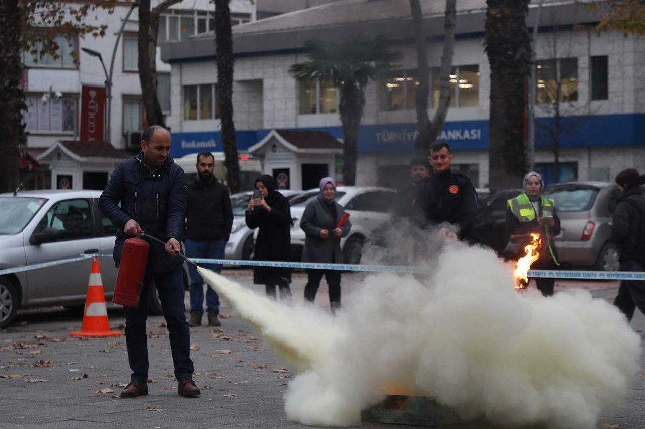 Büyükşehir ekiplerine yangına müdahale eğitimi - Sayfa 4