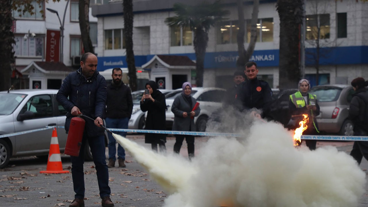 Büyükşehir ekiplerine yangına müdahale eğitimi