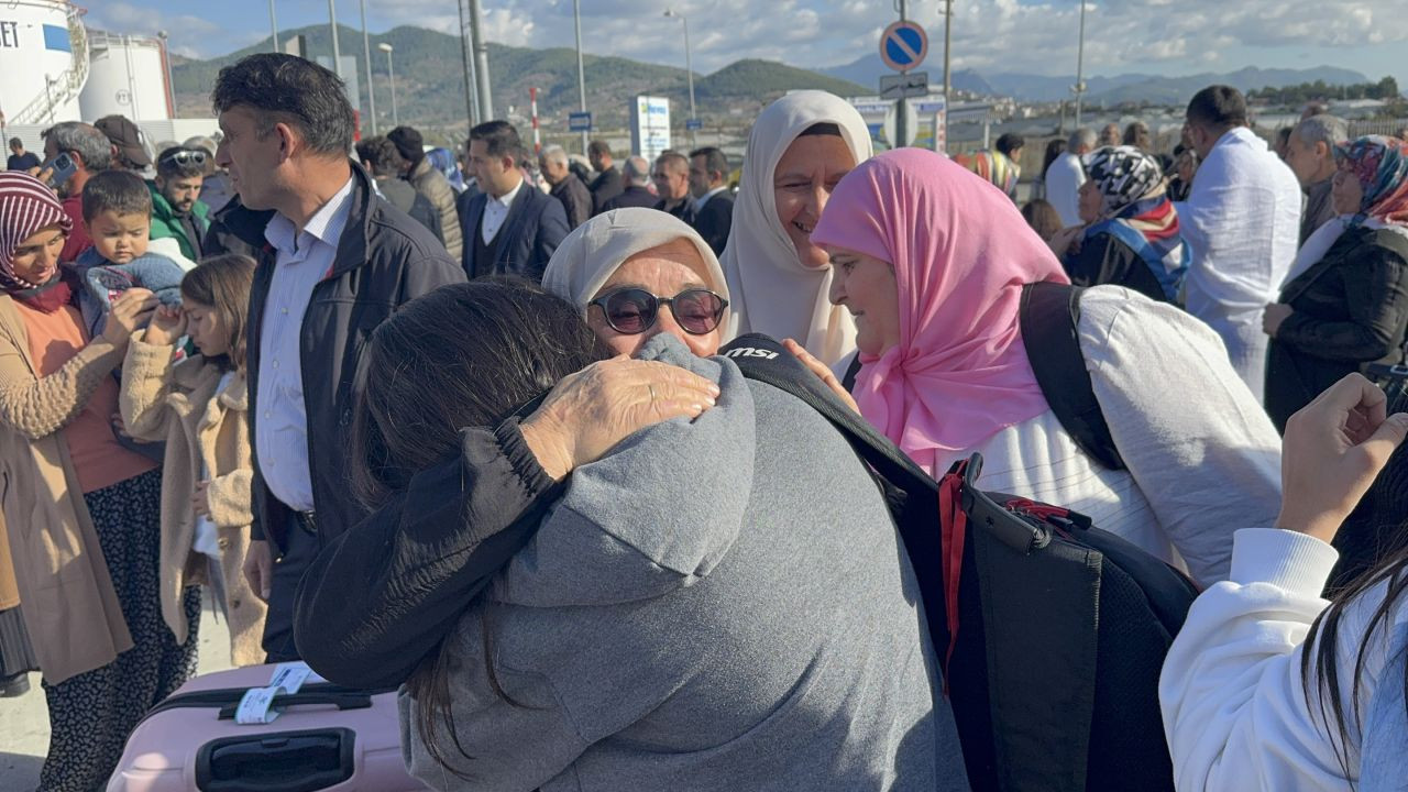 Umre yolcuları dualarla uğurlandı - Sayfa 1