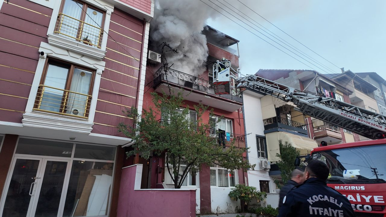 İzmit'te Ev Alevlere Teslim Oldu: İtfaiye Hayvanları Kurtardı - Sayfa 5