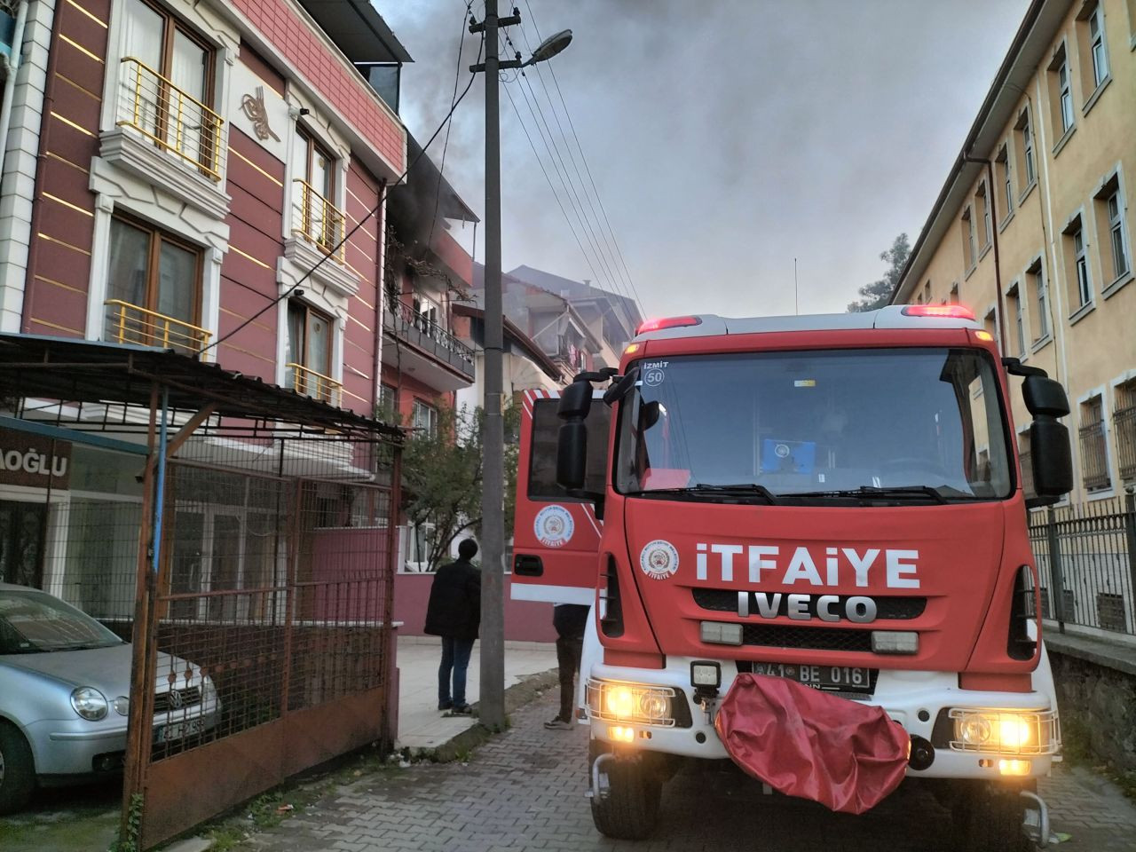 İzmit'te Ev Alevlere Teslim Oldu: İtfaiye Hayvanları Kurtardı - Sayfa 10