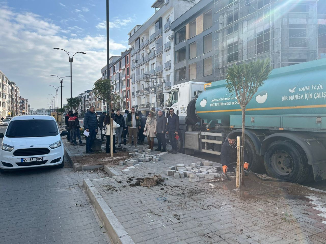 Manisa’da Peyzaj Çalışmaları Şehre Yeni Bir Görünüm Kazandırıyor - Sayfa 2