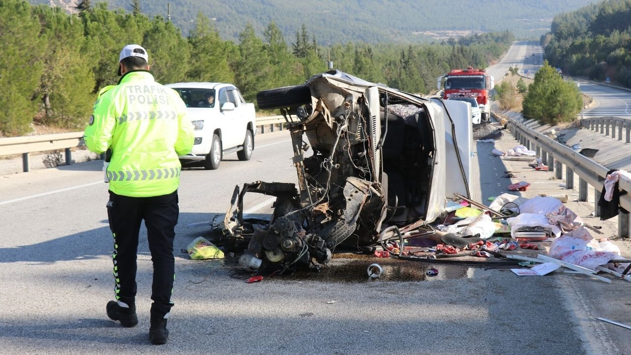 Hurda Yüklü Araç Hurdaya Döndü!