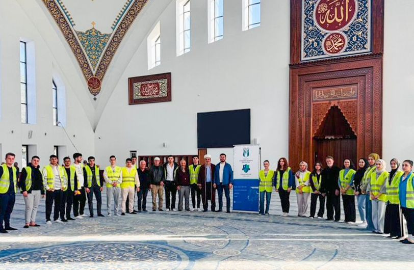 SUBÜ'den örnek çalışma: SUBÜ öğrencileri Rasimpaşa Camii’ni temizledi - Sayfa 1