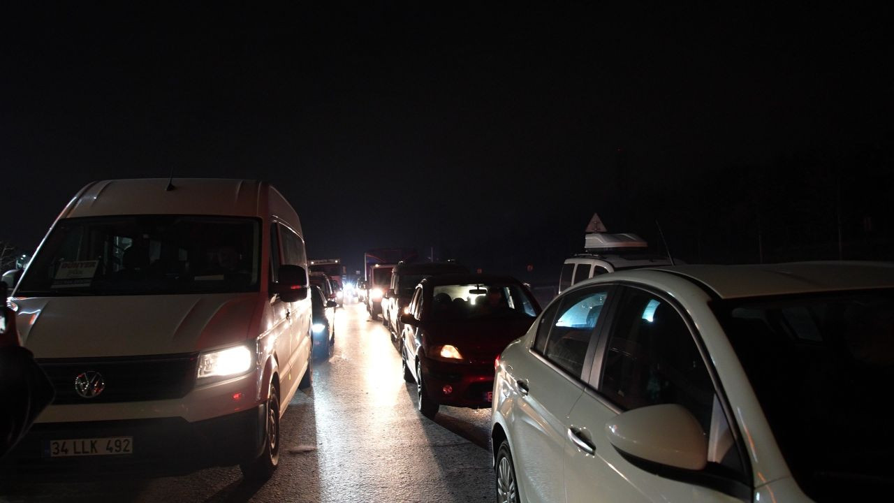 İSKİ'nin yol çalışması nedeniyle yürümek zorunda kalan vatandaşlara Arnavutköy Belediyesi'nden ücretsiz servis - Sayfa 2