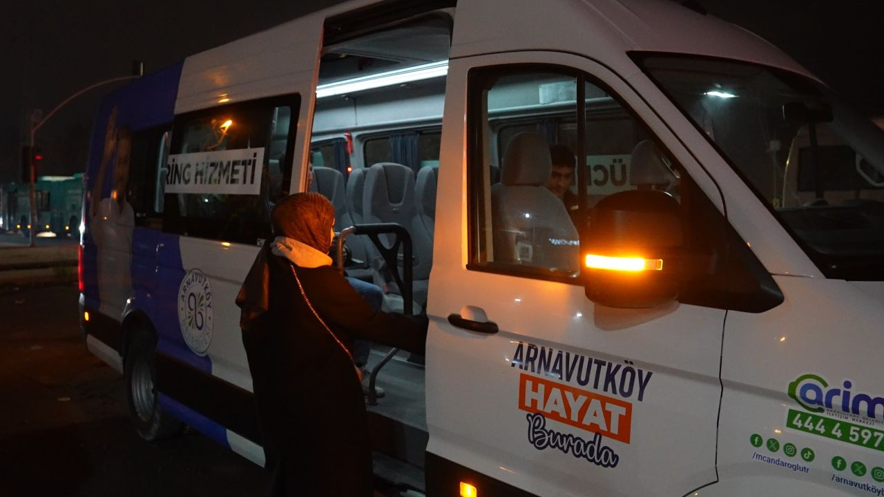 İSKİ'nin yol çalışması nedeniyle yürümek zorunda kalan vatandaşlara Arnavutköy Belediyesi'nden ücretsiz servis - Sayfa 1