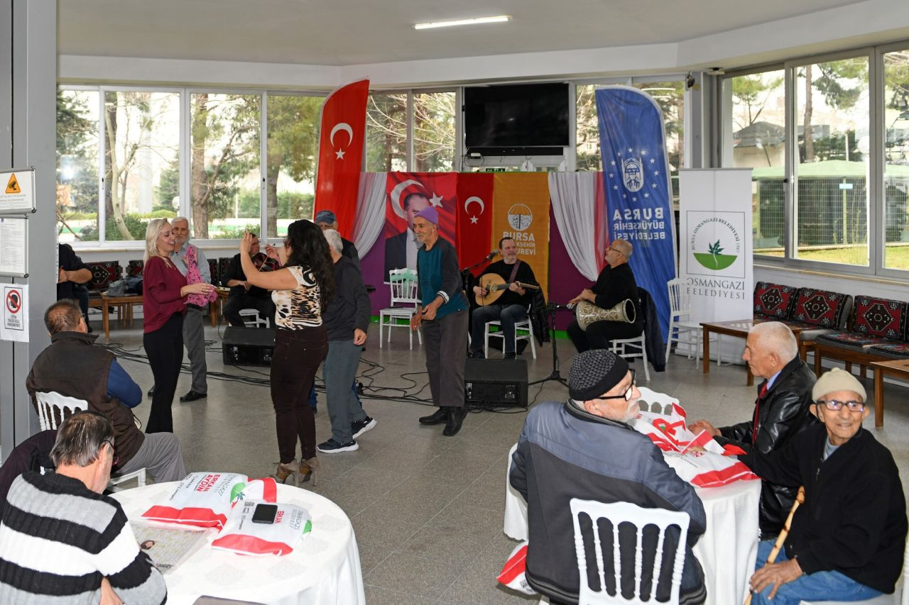 Türk Sanat Müziği Korosu, huzurevi sakinleri için söyledi - Sayfa 7