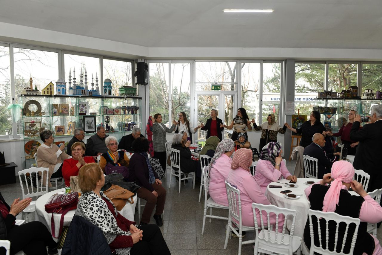 Türk Sanat Müziği Korosu, huzurevi sakinleri için söyledi - Sayfa 5