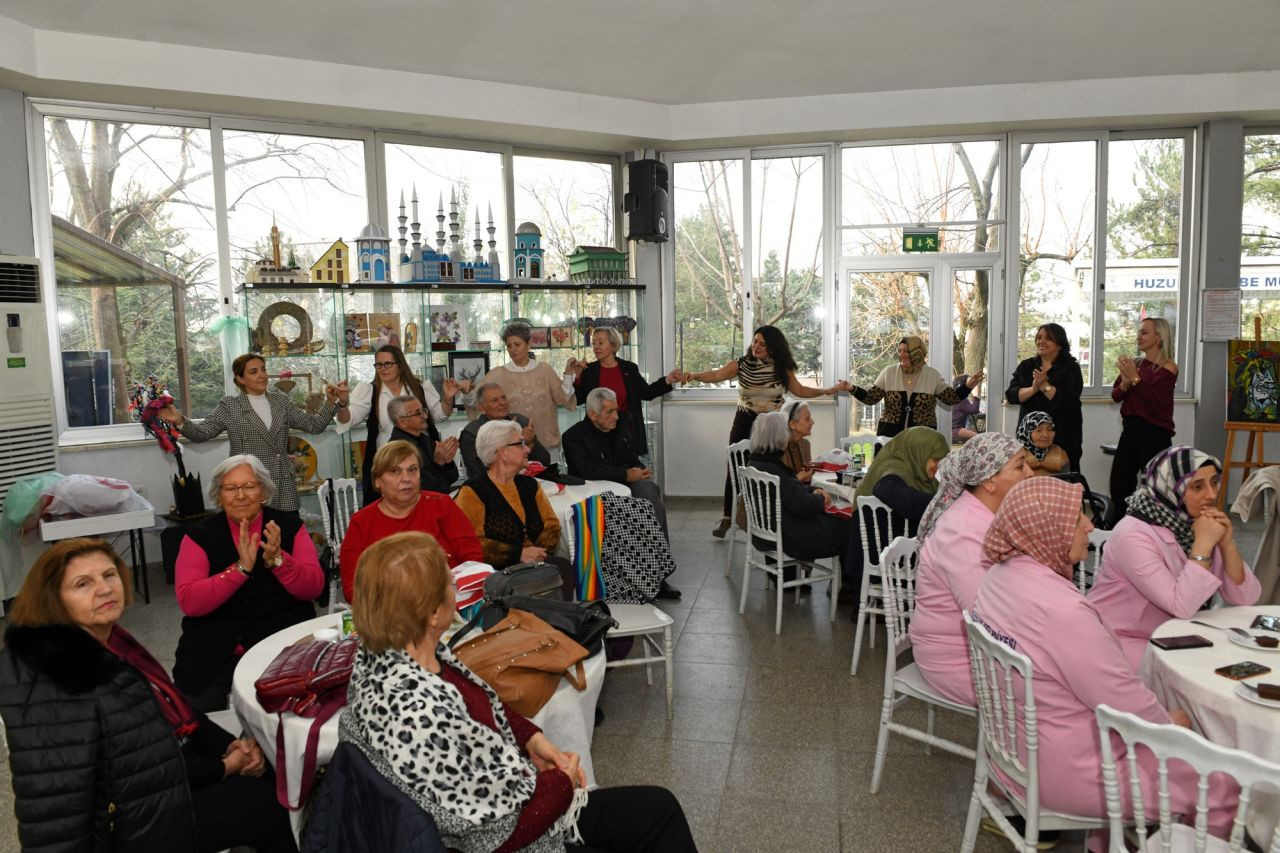 Türk Sanat Müziği Korosu, huzurevi sakinleri için söyledi - Sayfa 4