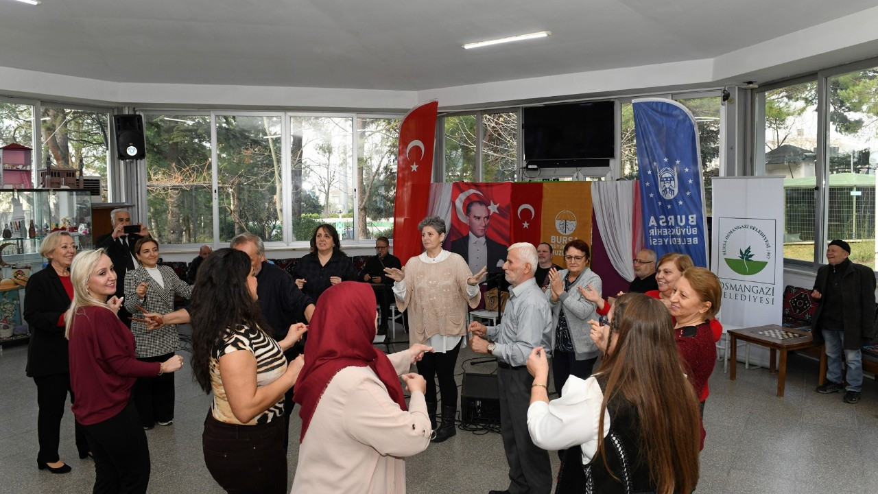 Türk Sanat Müziği Korosu, huzurevi sakinleri için söyledi