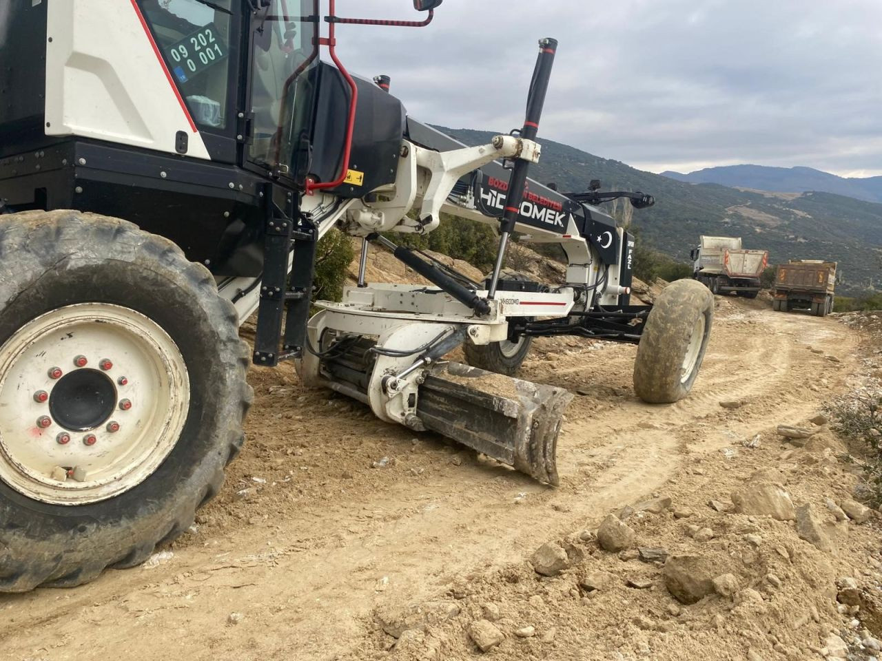 Bozdoğan'da üreticiler için arazi yolları düzenleniyor - Sayfa 7