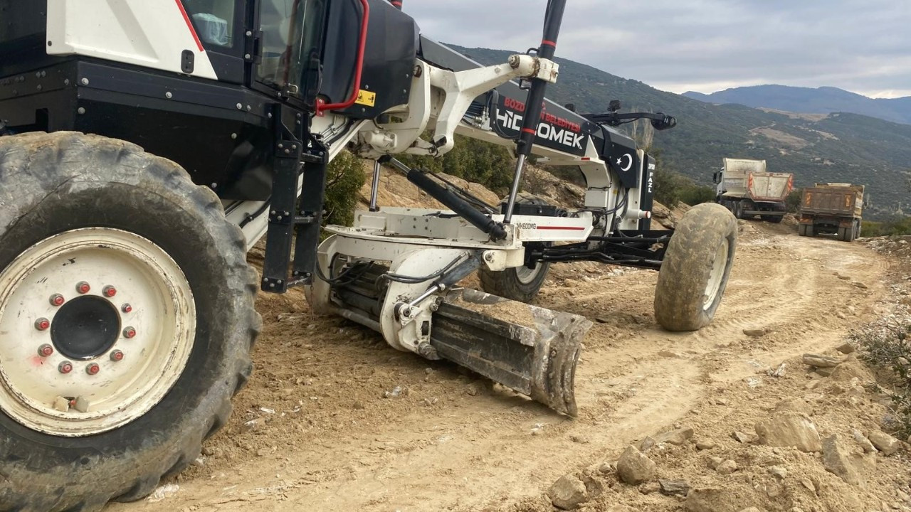 Bozdoğan'da üreticiler için arazi yolları düzenleniyor