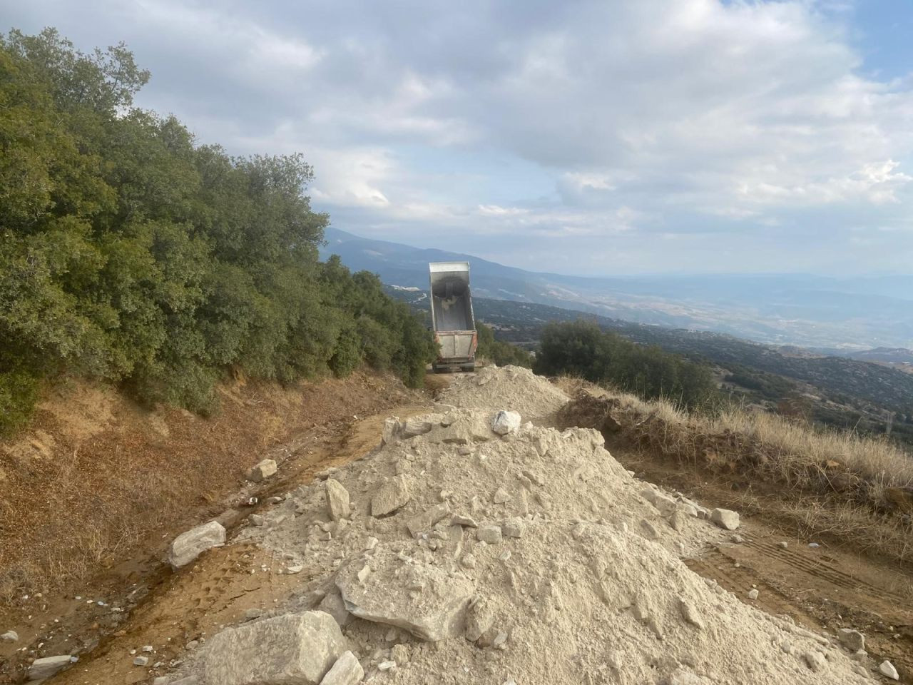 Bozdoğan'da üreticiler için arazi yolları düzenleniyor - Sayfa 6