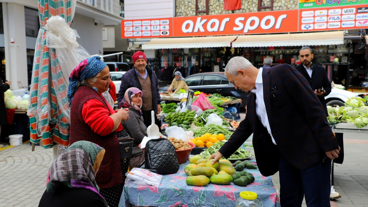 Başkan Özçelik esnafın taleplerini not aldı