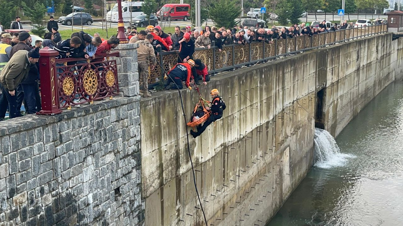 Rize’de Öğrenci Servisi ile Cip Çarpıştı: 10 Yaralı - Sayfa 1