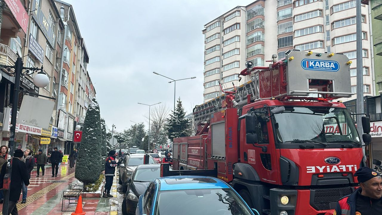 Yozgat'ta Çatılardan Sarkıt Temizliği: Buz Kütlelerine Müdahale - Sayfa 2