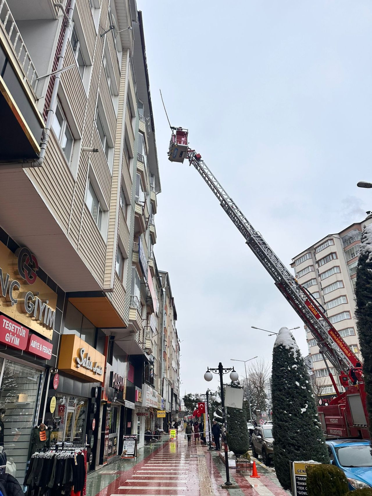 Yozgat'ta Çatılardan Sarkıt Temizliği: Buz Kütlelerine Müdahale - Sayfa 3