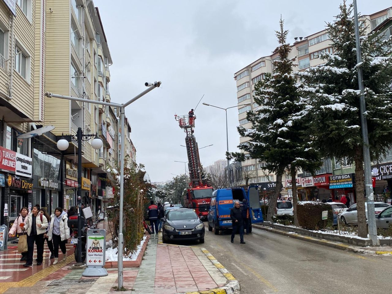 Yozgat'ta Çatılardan Sarkıt Temizliği: Buz Kütlelerine Müdahale - Sayfa 5