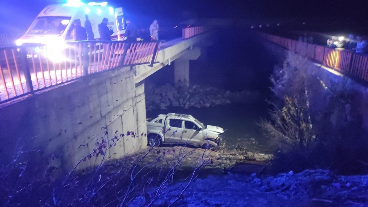 Hakkari'de Trafik Kazası: 3 Kişi Yaralandı