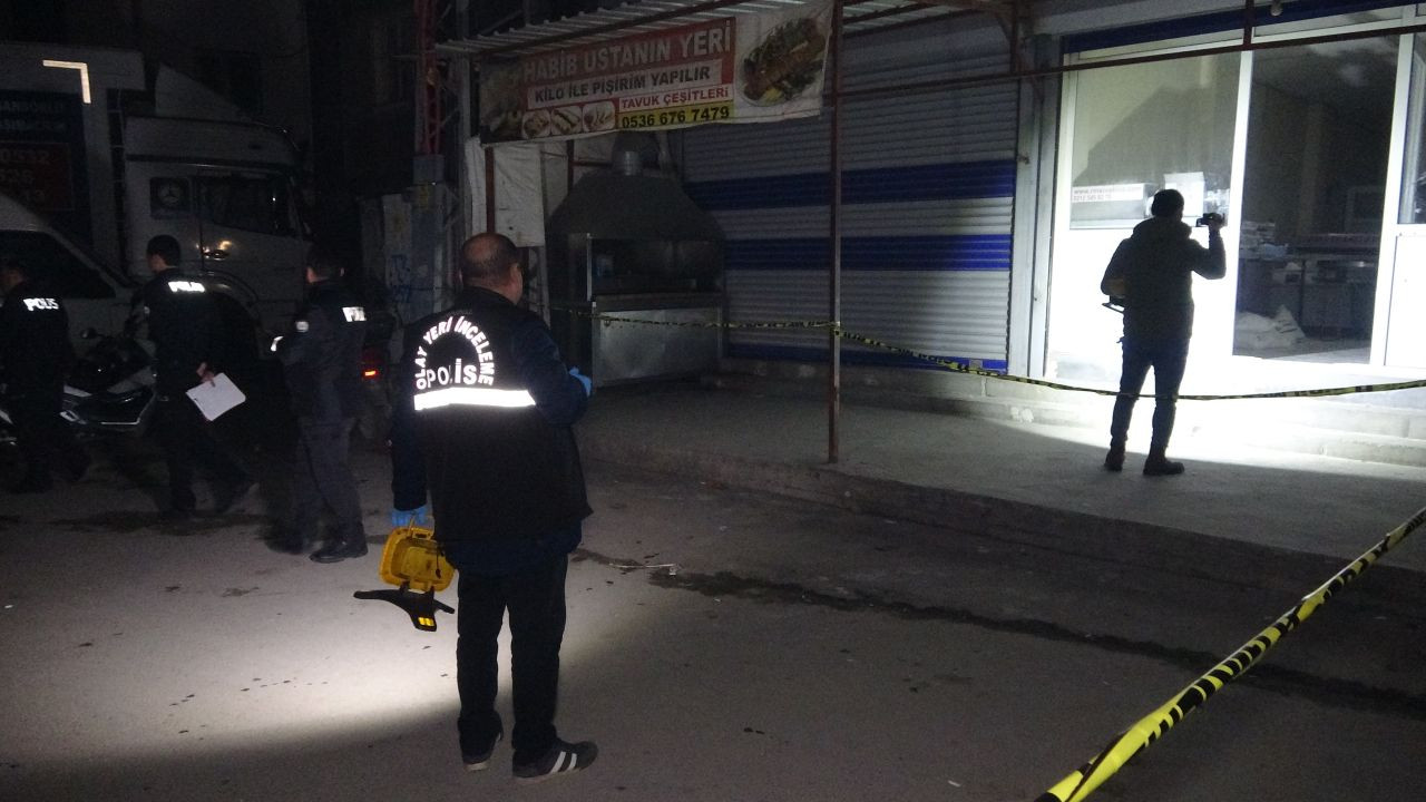 Adana'da Ekmek İmalathanesine Silahlı Saldırı: 4 Yaralı - Sayfa 1